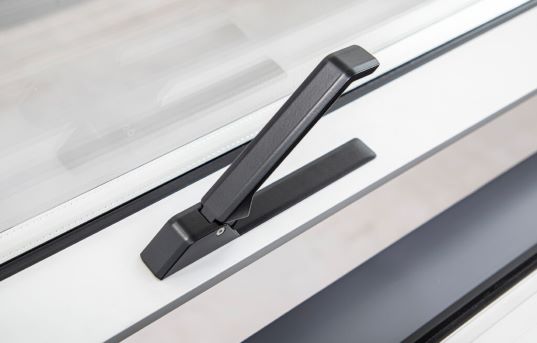 STAC Plexus cephe kolu 1551 model alüminyum kapı ve pencere aksesuarı – dayanıklı, ergonomik ve modern tasarım cephe kolu